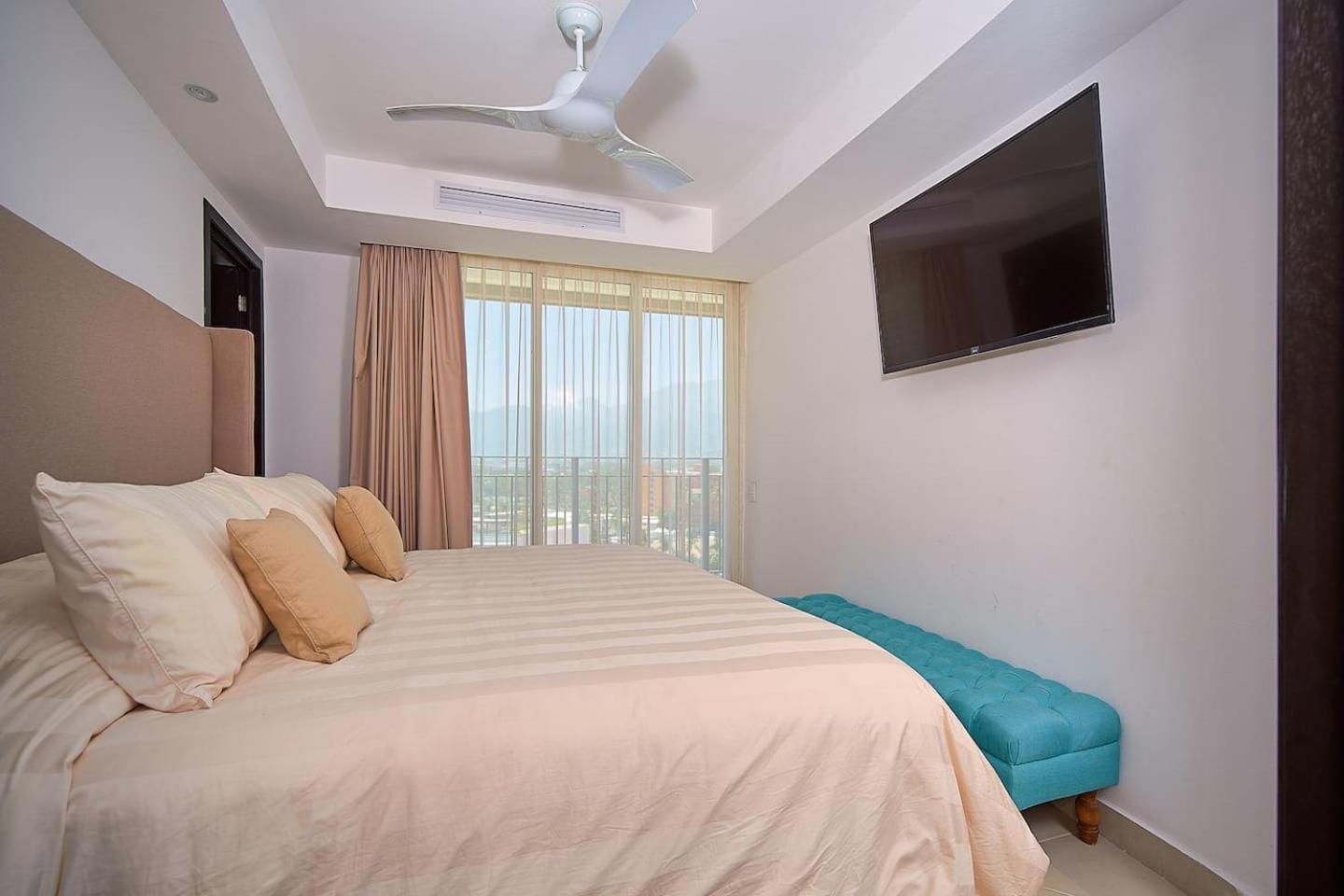 Grand Venetian Beachfront Condos Puerto Vallarta Buitenkant foto