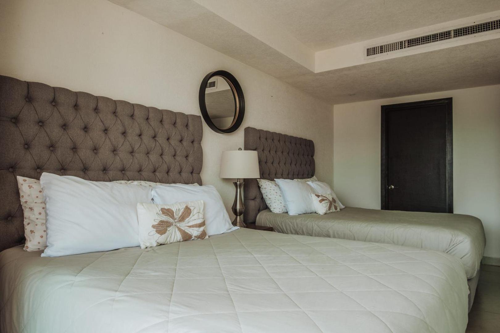 Grand Venetian Beachfront Condos Puerto Vallarta Buitenkant foto