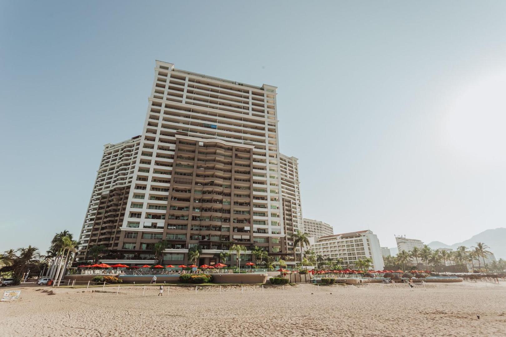 Grand Venetian Beachfront Condos Puerto Vallarta Buitenkant foto