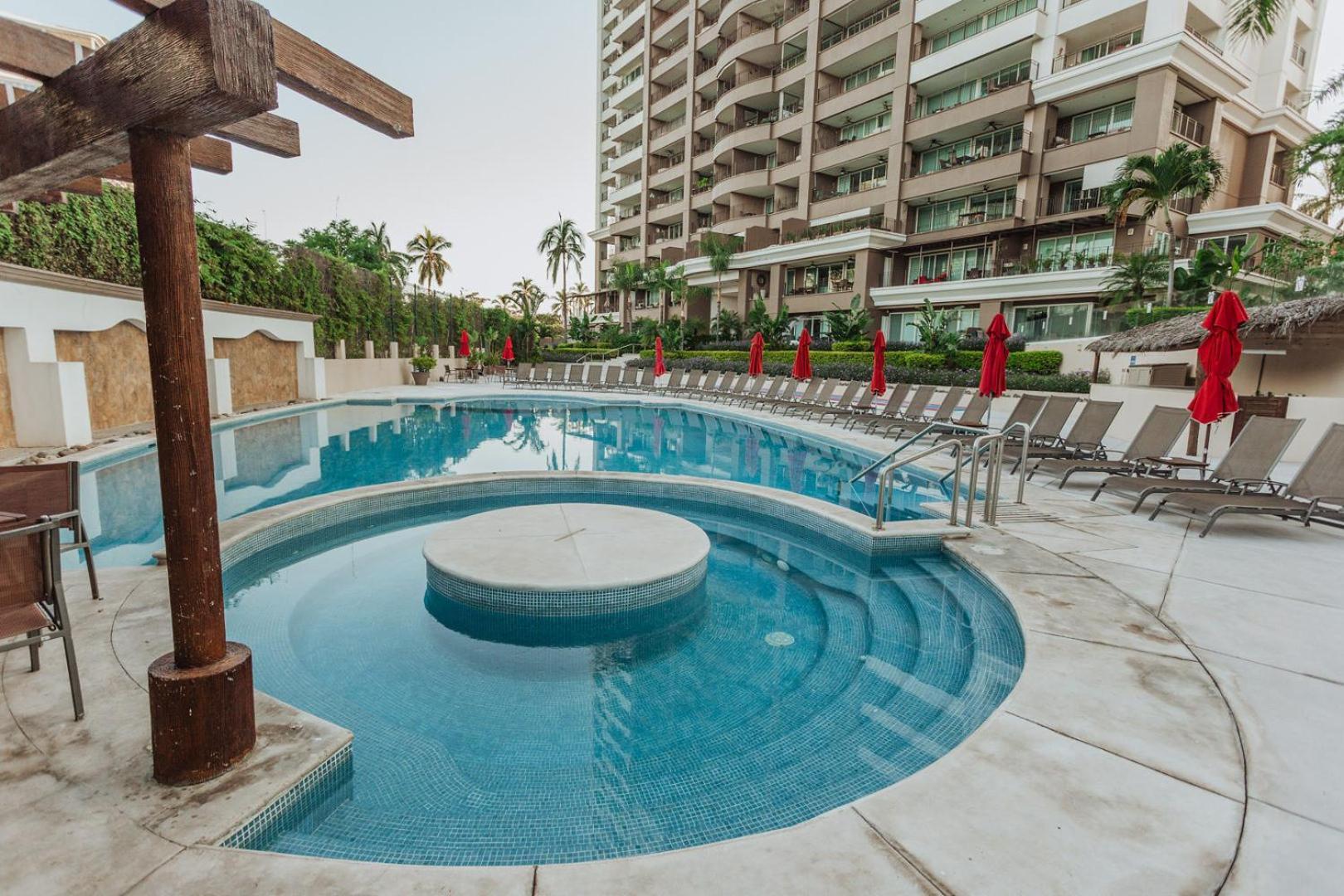 Grand Venetian Beachfront Condos Puerto Vallarta Buitenkant foto