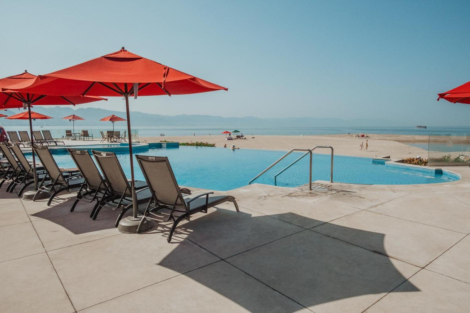 Grand Venetian Beachfront Condos Puerto Vallarta Buitenkant foto