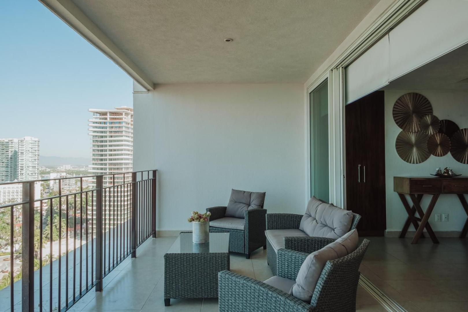 Grand Venetian Beachfront Condos Puerto Vallarta Buitenkant foto