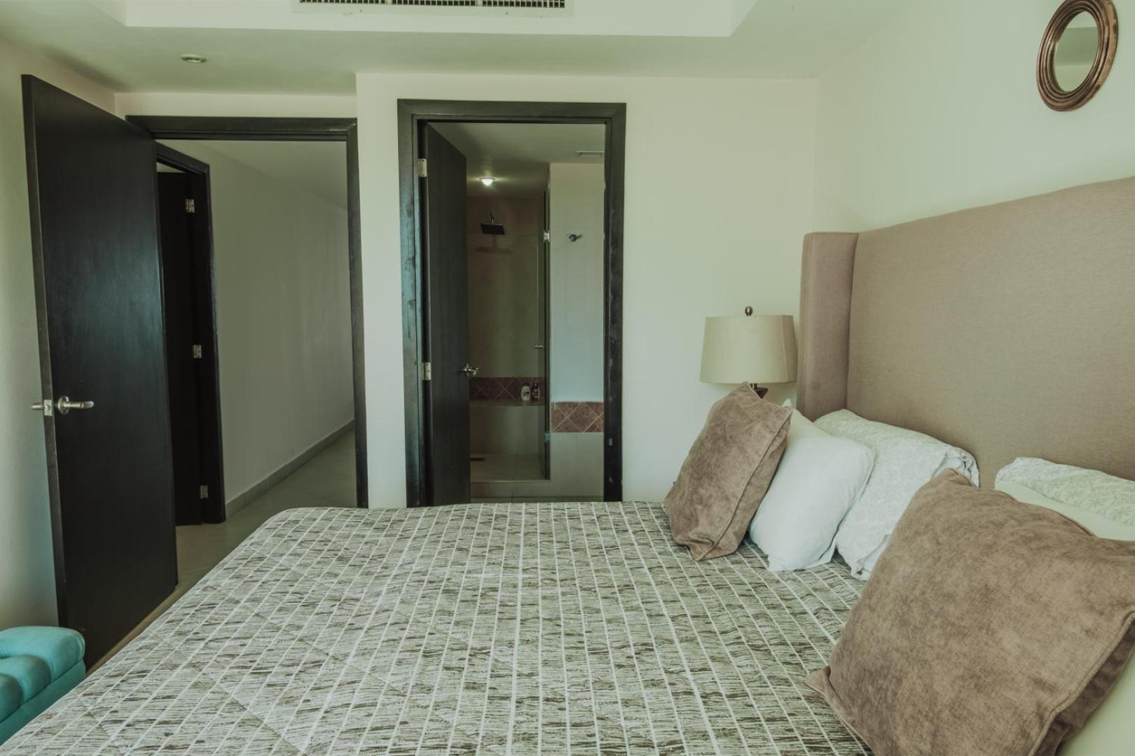 Grand Venetian Beachfront Condos Puerto Vallarta Buitenkant foto