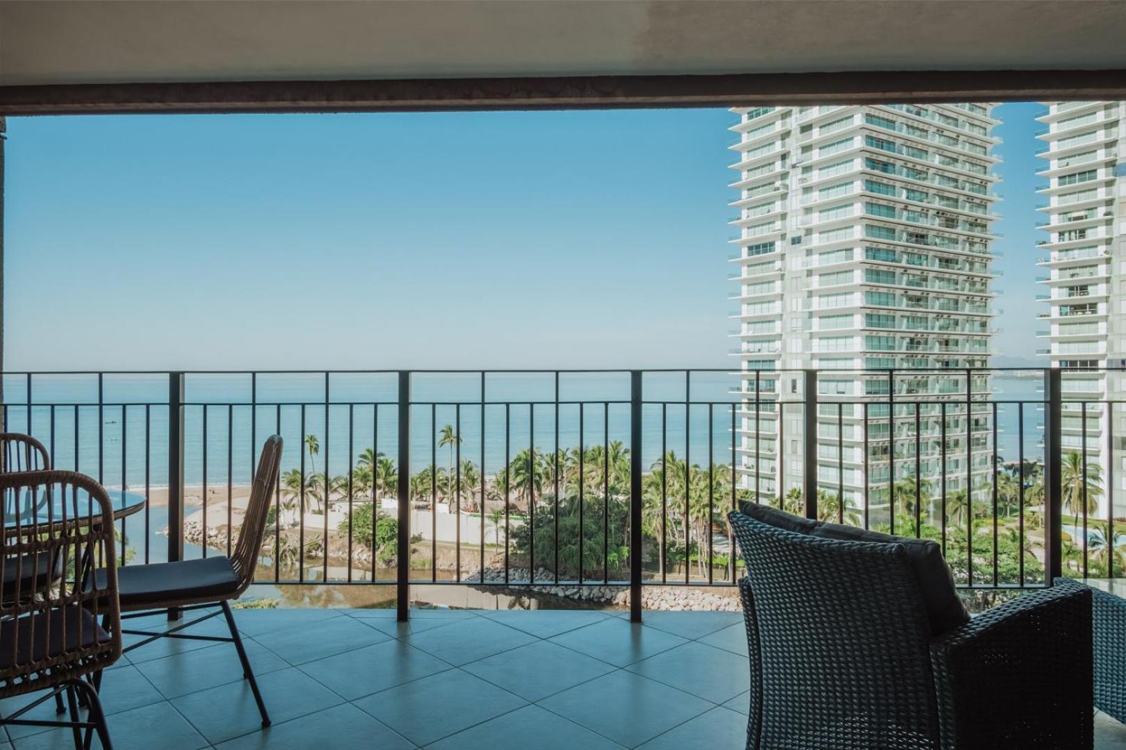Grand Venetian Beachfront Condos Puerto Vallarta Buitenkant foto